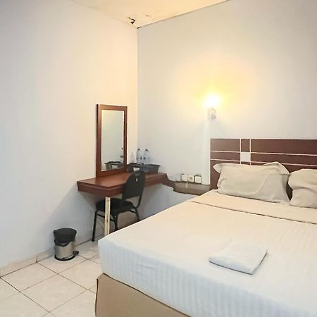 Urbanview Trisula Hotel Макасар Екстер'єр фото