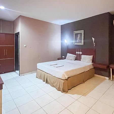 Urbanview Trisula Hotel Макасар Екстер'єр фото