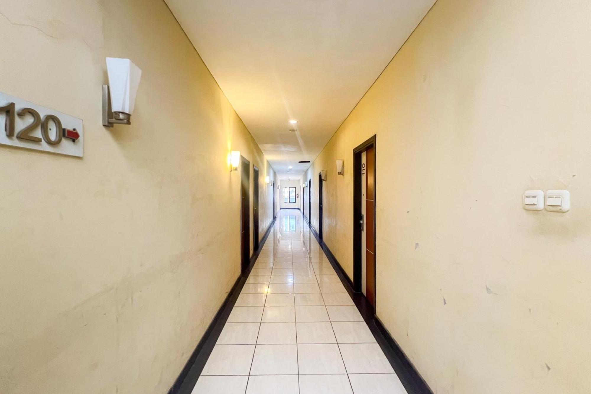 Urbanview Trisula Hotel Макасар Екстер'єр фото