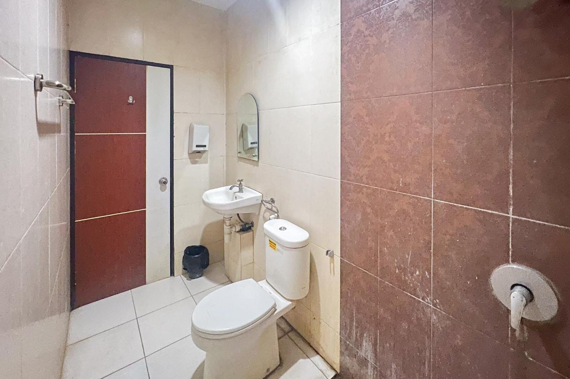 Urbanview Trisula Hotel Макасар Екстер'єр фото