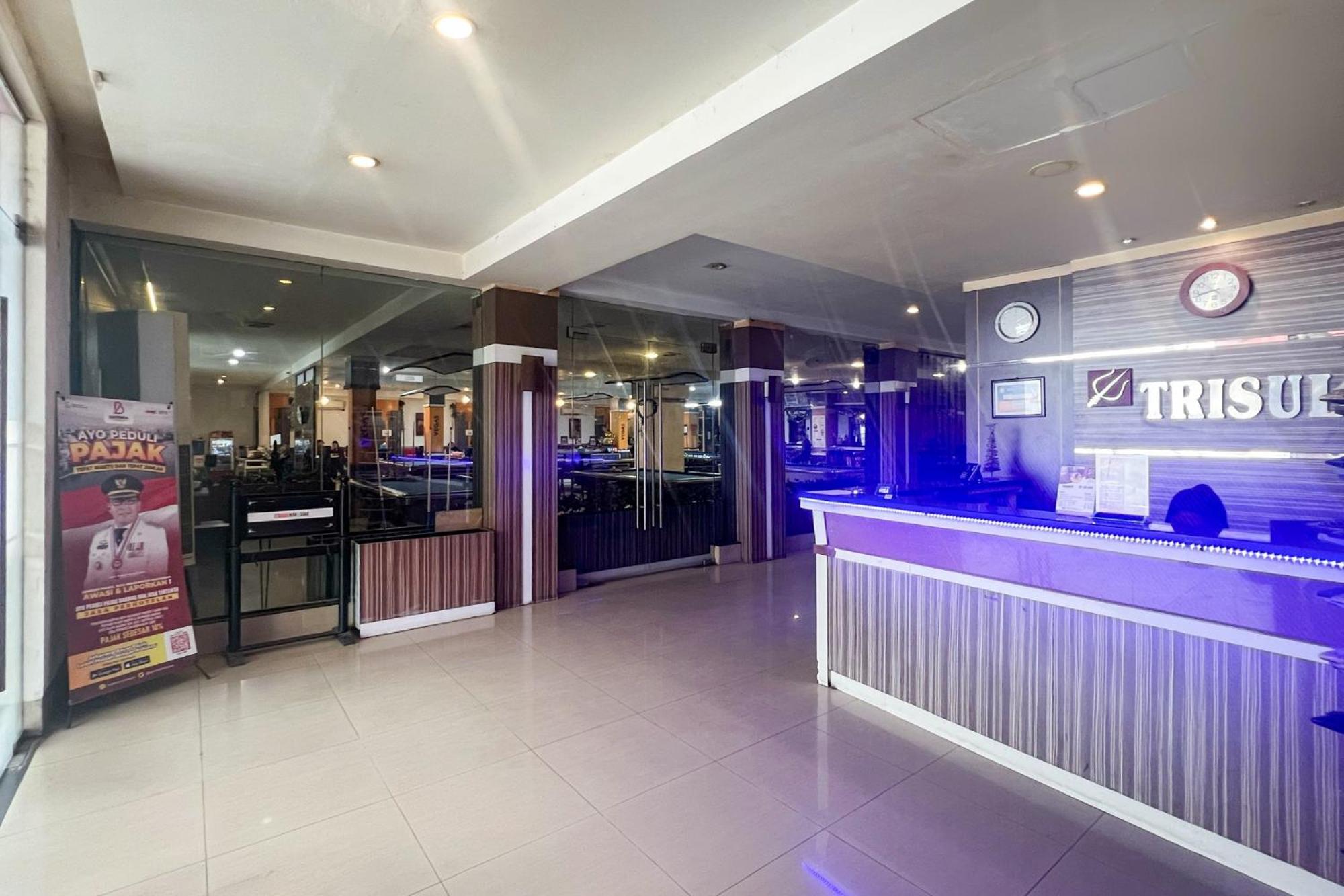 Urbanview Trisula Hotel Макасар Екстер'єр фото