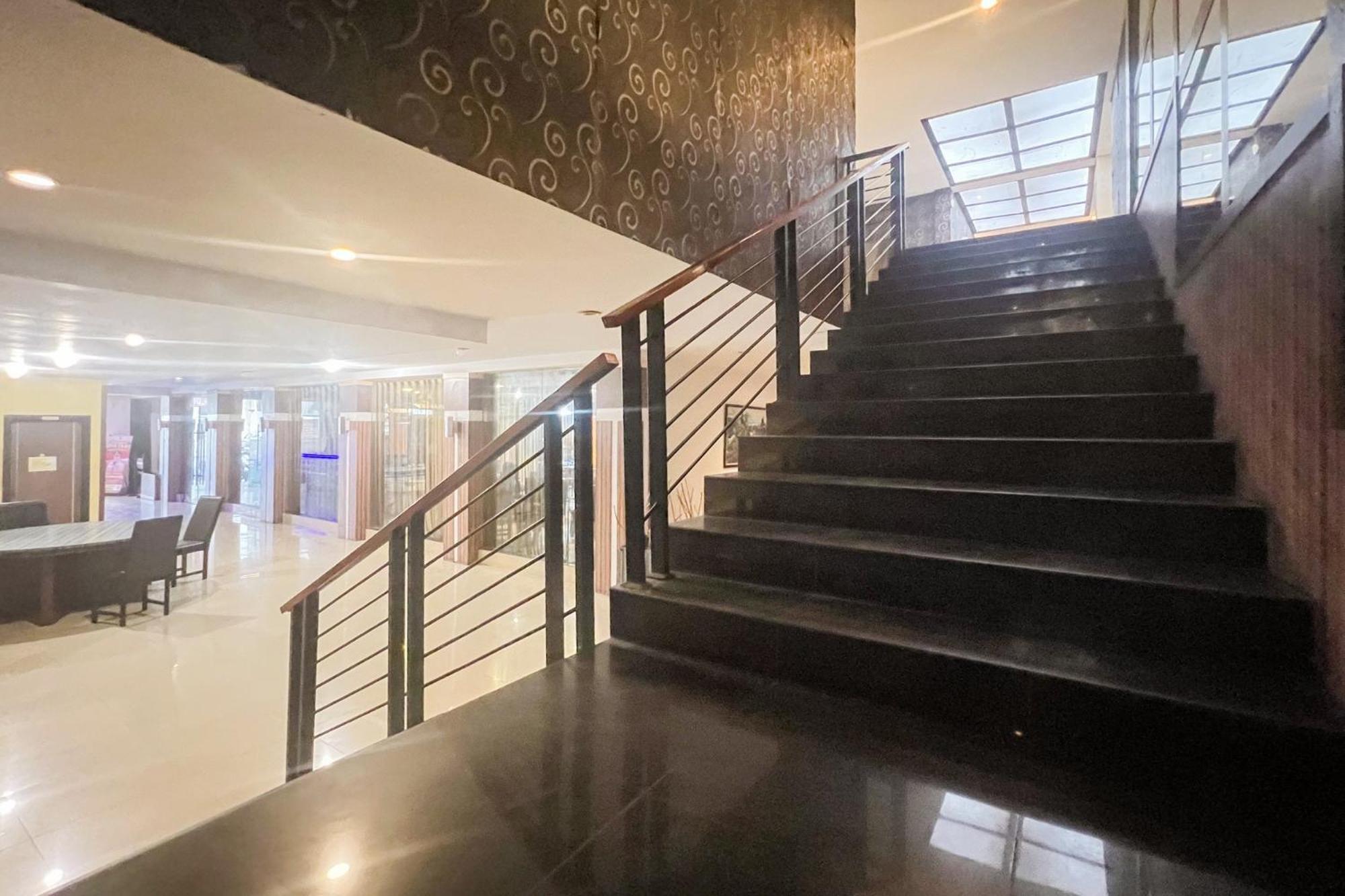Urbanview Trisula Hotel Макасар Екстер'єр фото