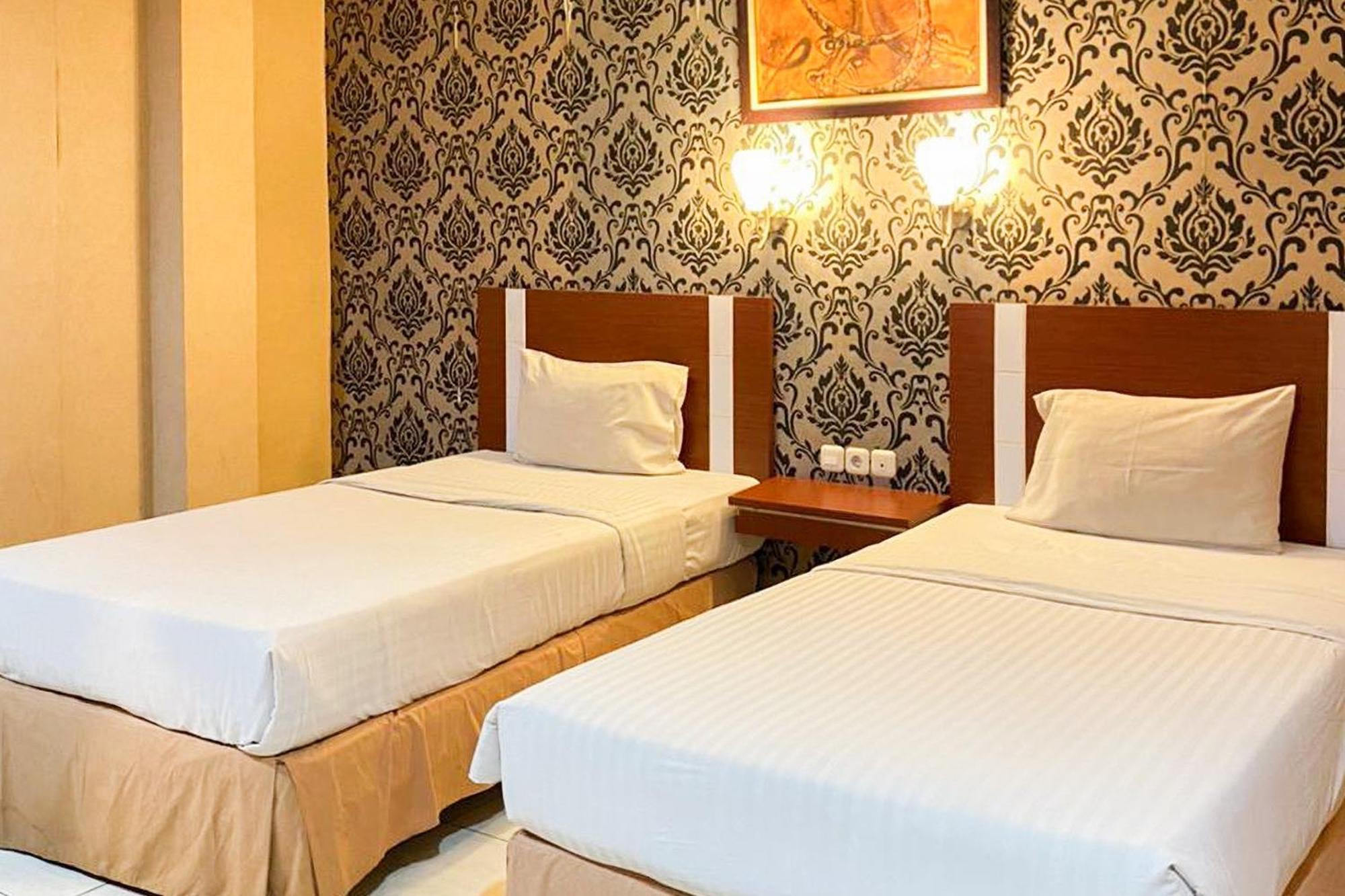 Urbanview Trisula Hotel Макасар Екстер'єр фото