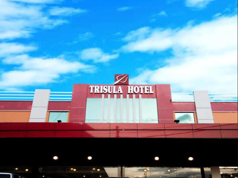 Urbanview Trisula Hotel Макасар Екстер'єр фото